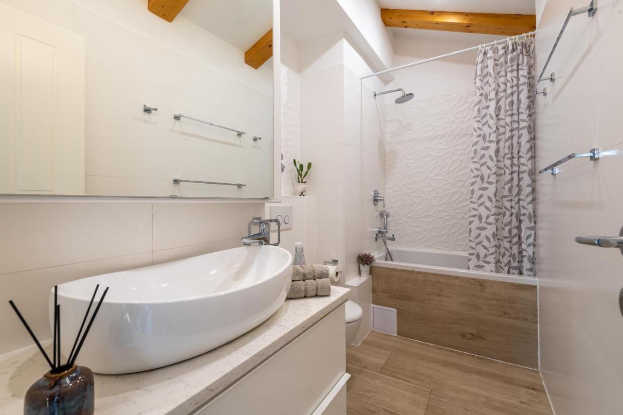 אומיס Lighthouse Central Apartments מראה חיצוני תמונה